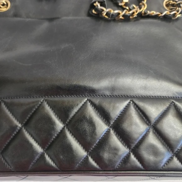 Authentic vintage CHANEL black quilted Matelasse lambskin tote bag with COA - Picture 6 of 16